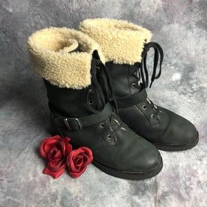 Black leather Koolaburra winter boots by Ugg